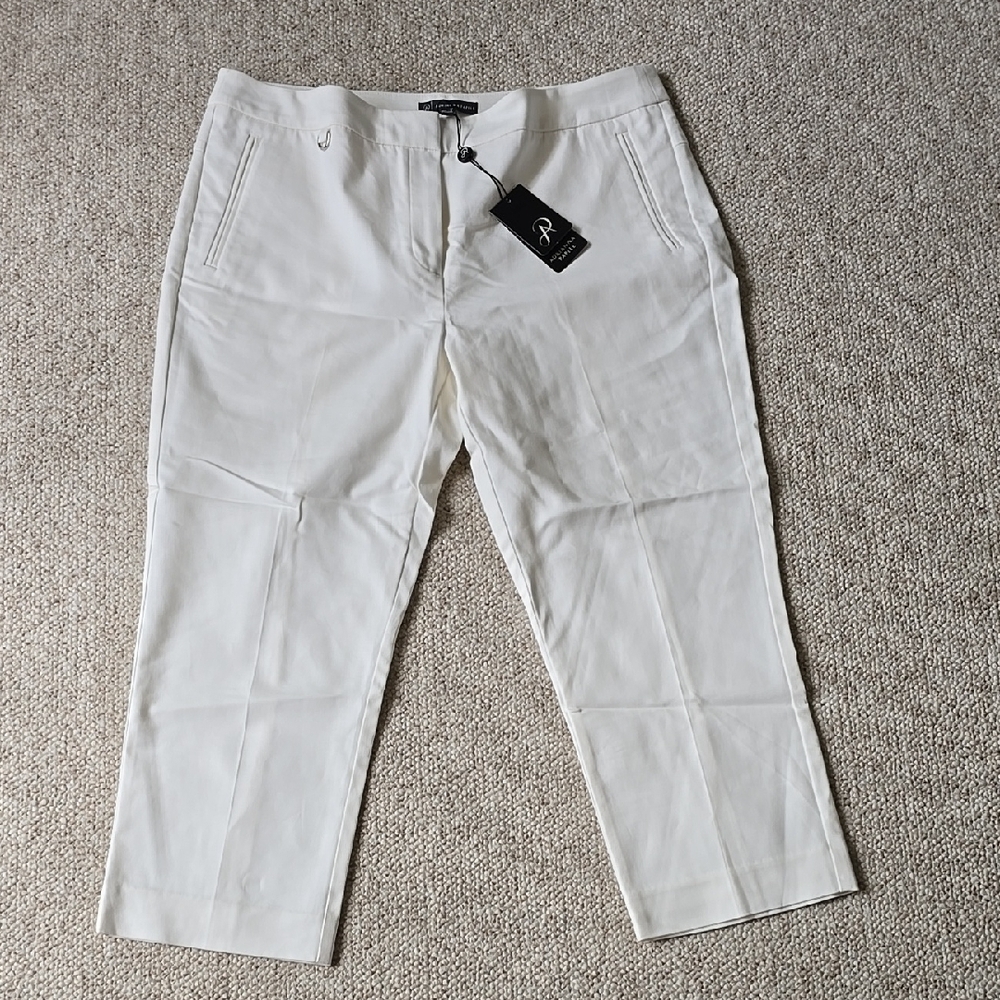 White Cropped Pants